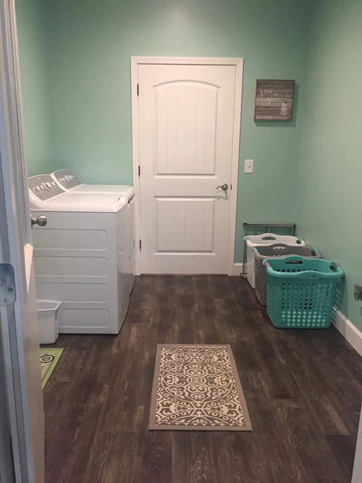 Tennessee Barndominium laundry room