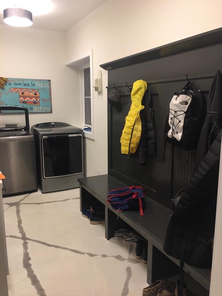 Black and White Oklahoma Barndominium laundry room