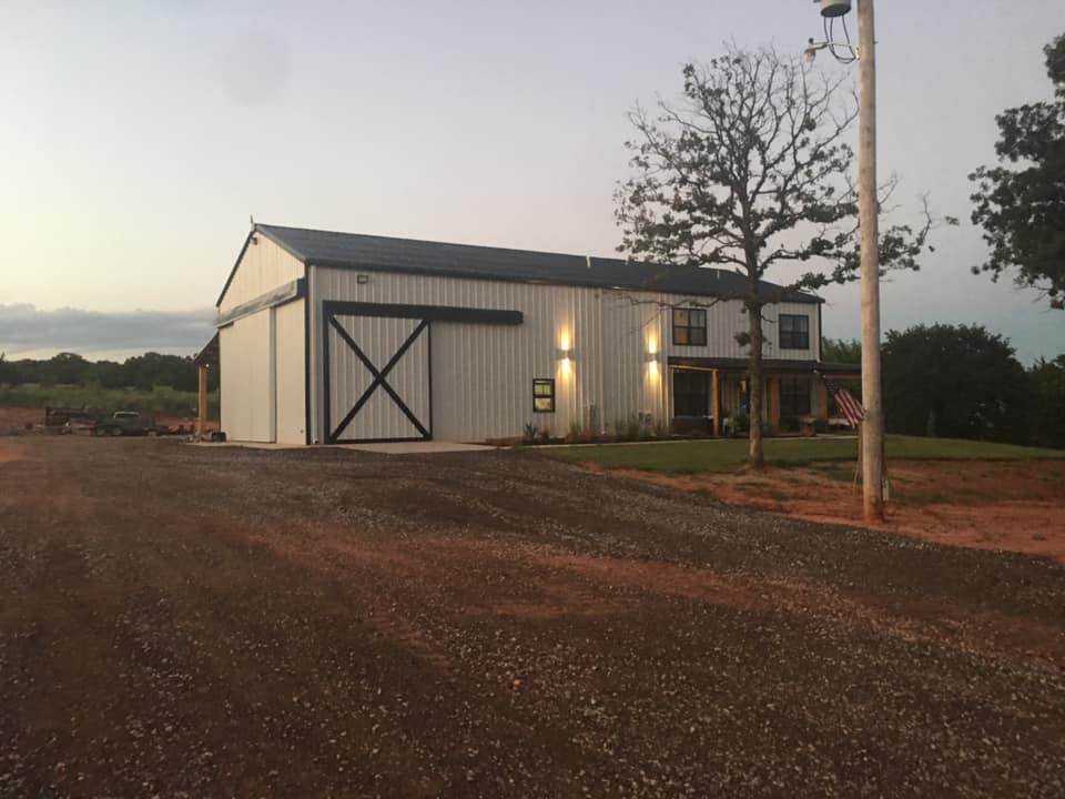 black and white Oklahoma Barndominium