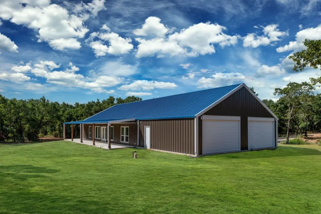 Texas Barndominium garage view