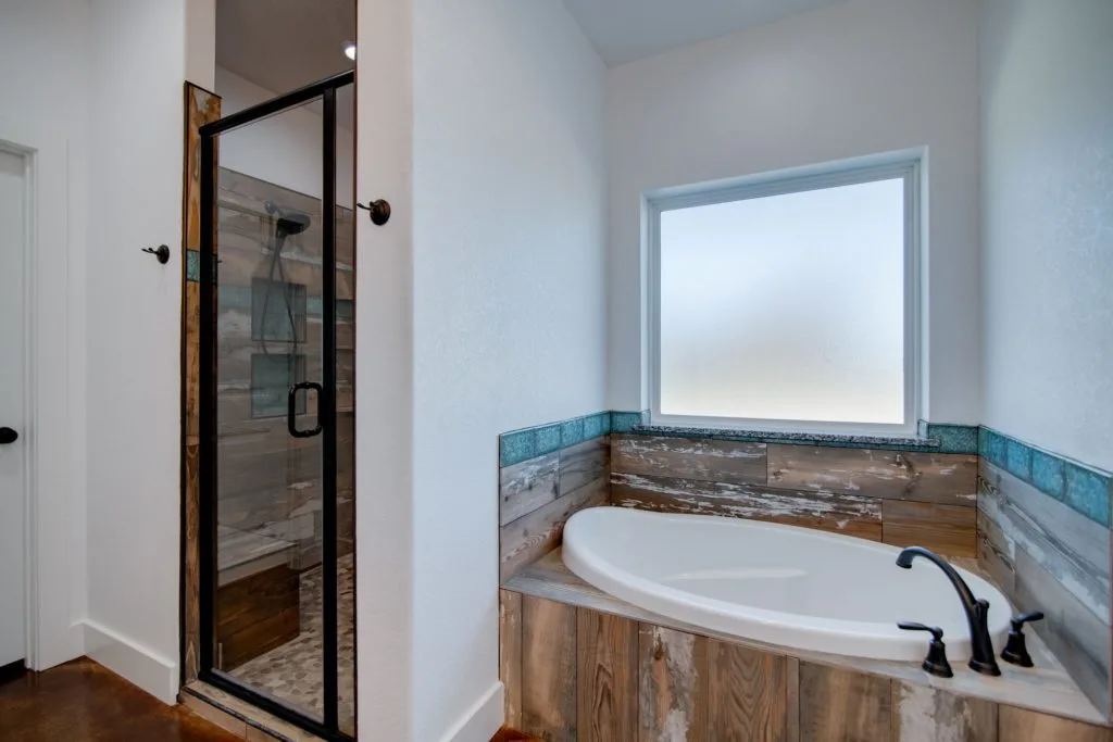 Weatherford Texas Barndominium shower and tub