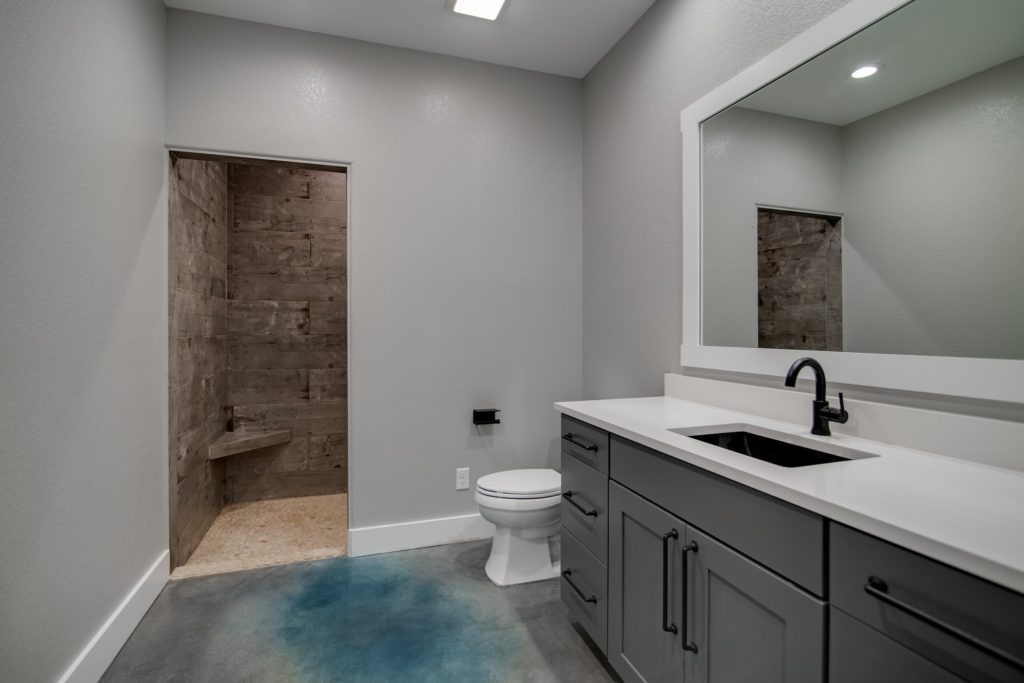 Springtown Texas Barndominium bathroom