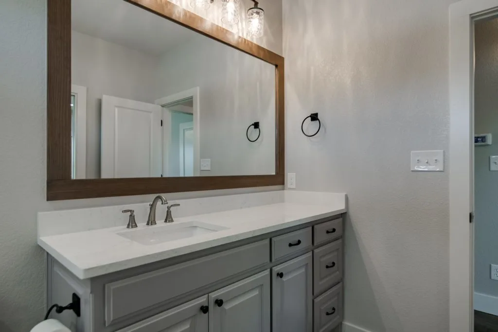 Springtown Texas Barndominium bathroom