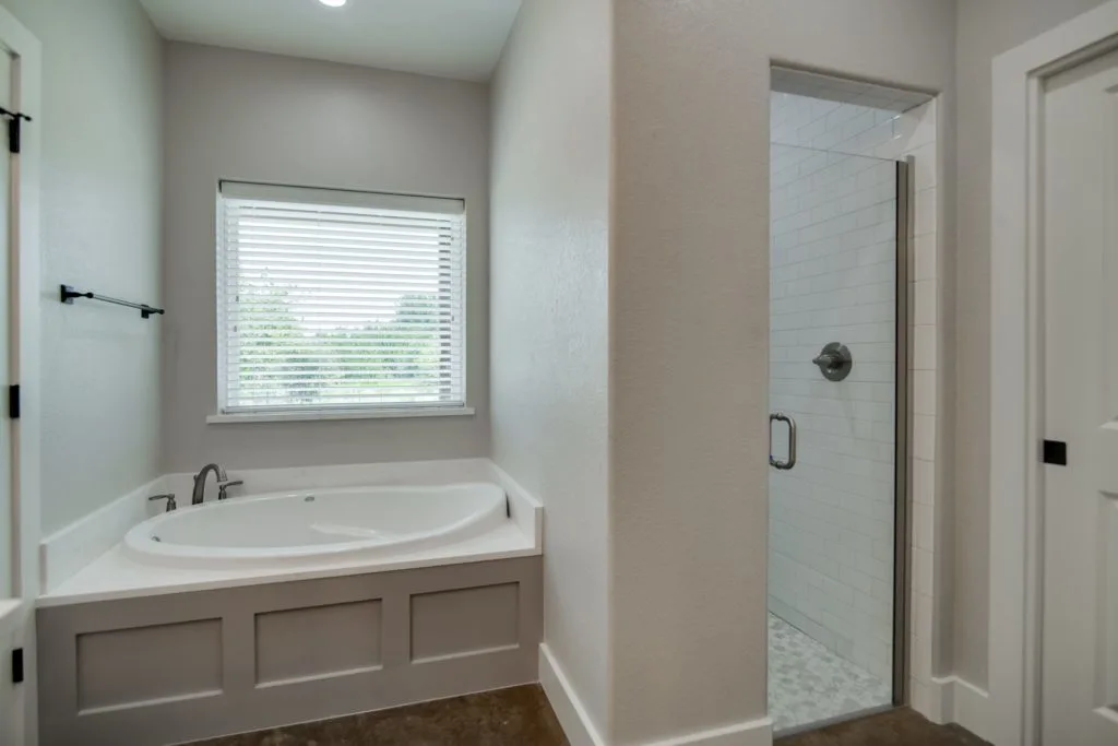 Springtown Texas Barndominium bathroom