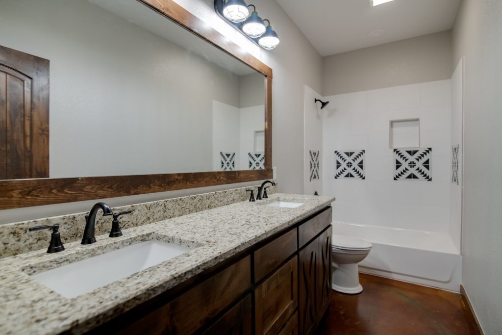 Decatur Texas Barndominium master bathroom