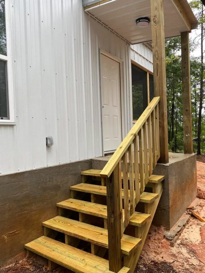 Screened-in Porch Barndominium