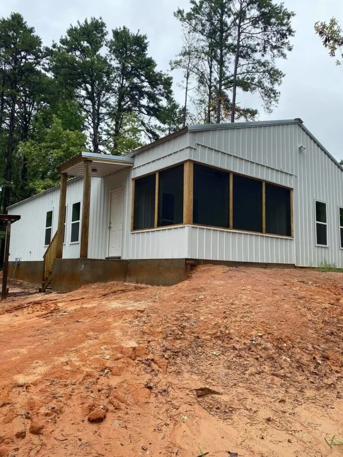 Screened-in Porch Barndominium