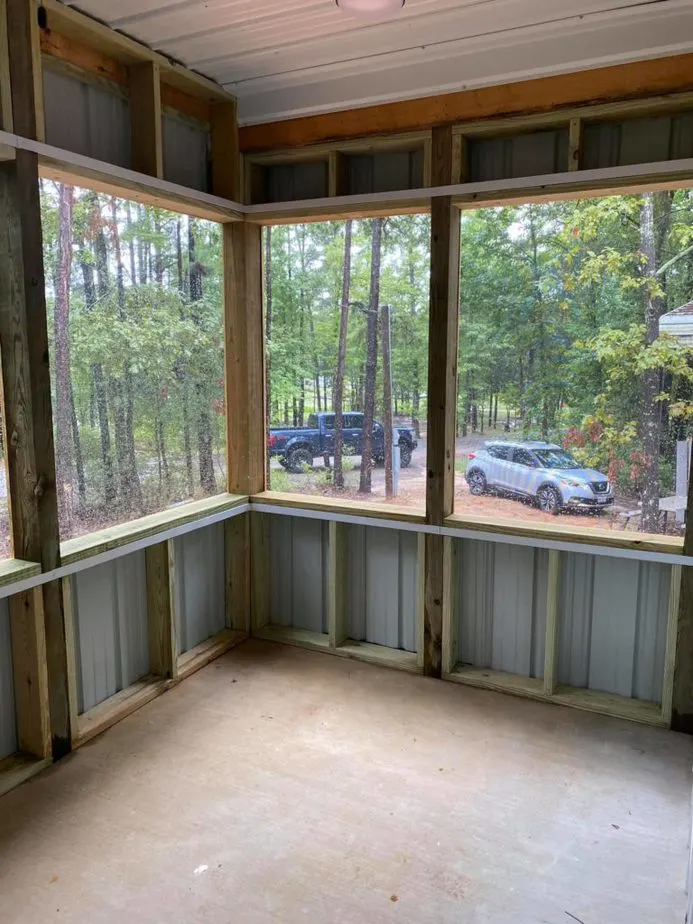 Screened-in Porch Barndominium