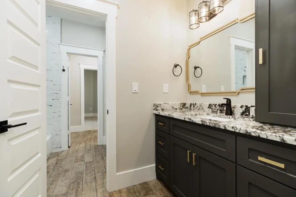 Houston Texas Barndominium Bathroom