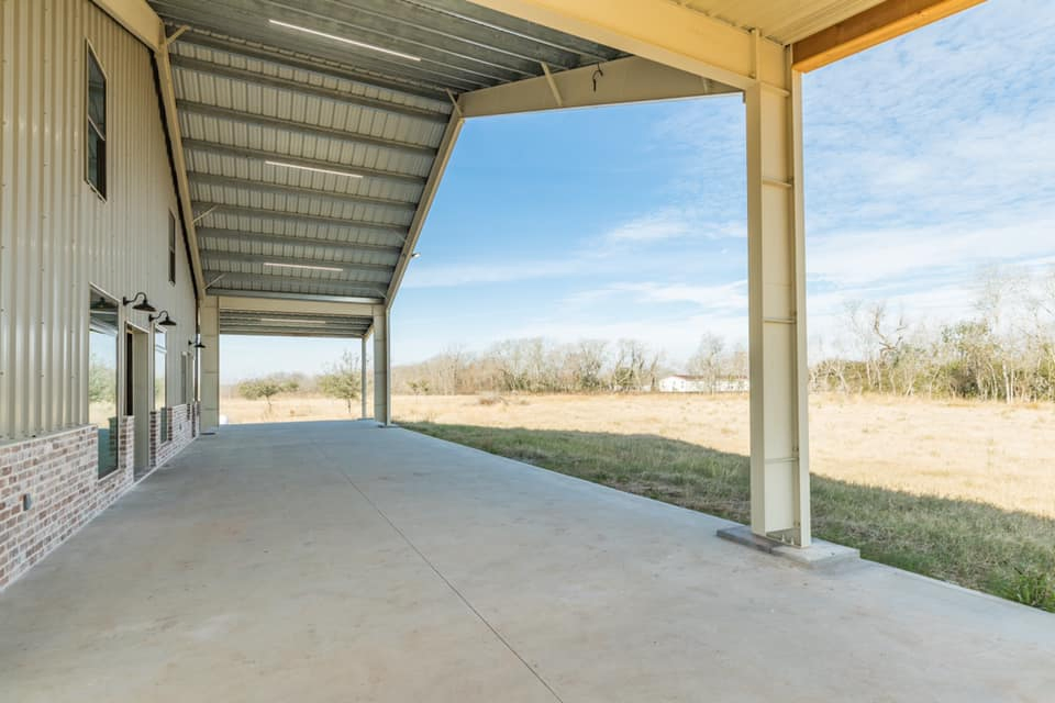 Houston Texas Barndominium Exterior Steel Support