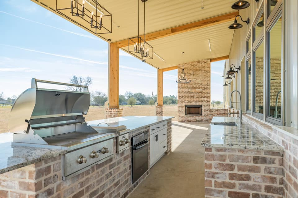 Houston Texas Barndominium Outdoor Kitchen and Grill
