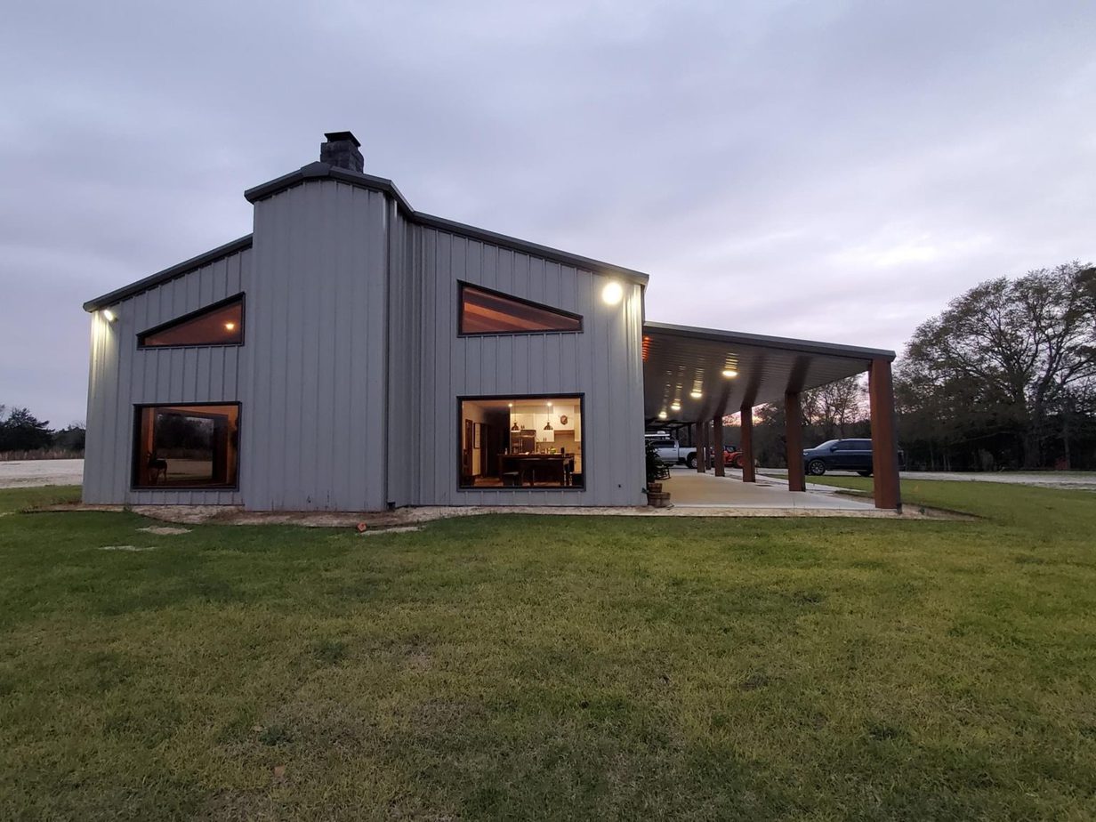 Spectacular Southeast Barndominium of the Hewitts in 21 Dazzling Photos