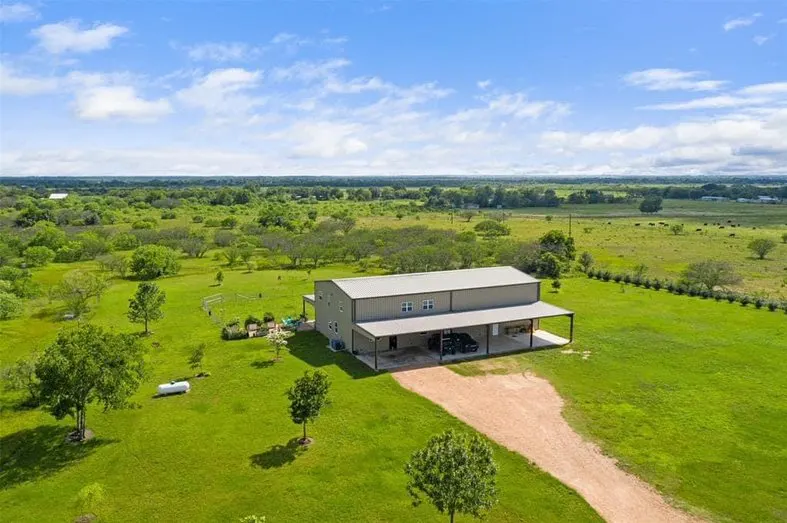 Exterior view of this Texas barndominium