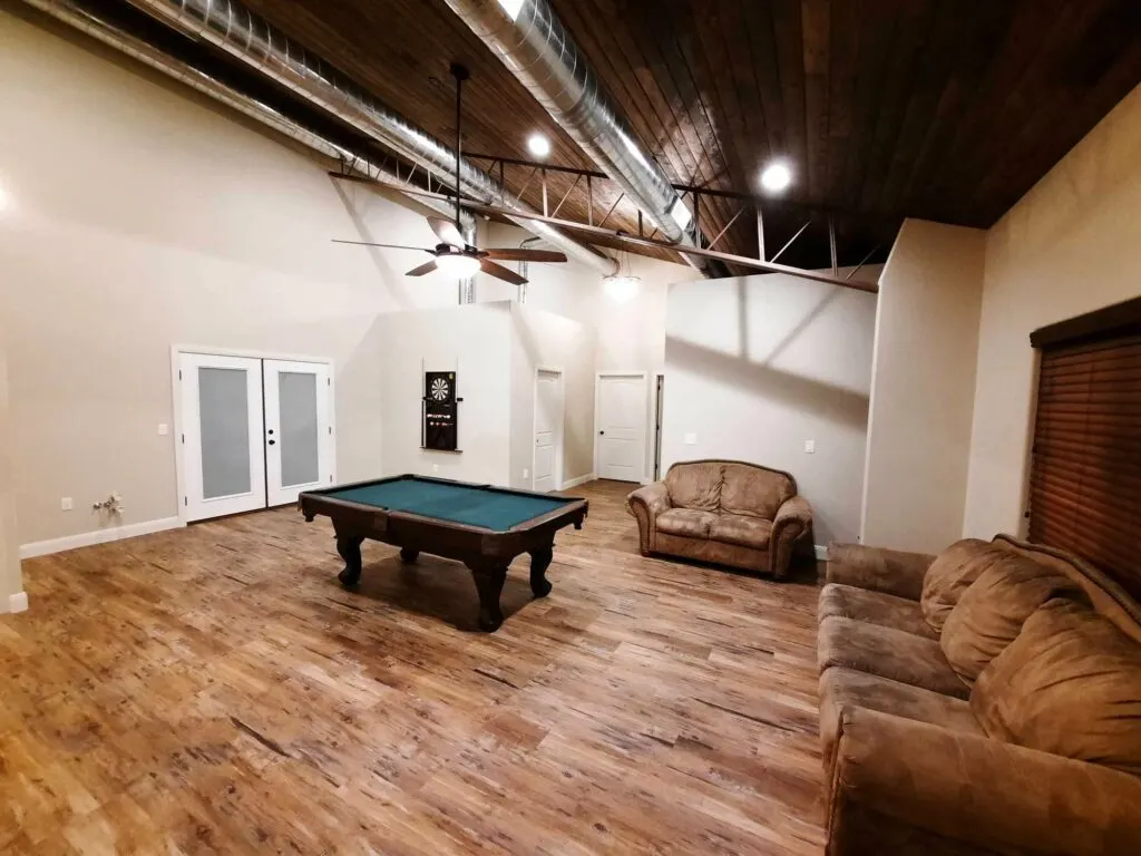 Barndominium ceiling with exposed duct work and scissor trusses