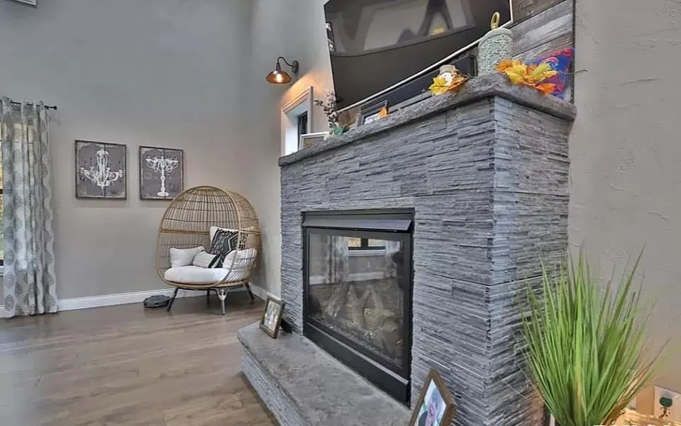 Five Amazing Barndominium Fireplaces with loft