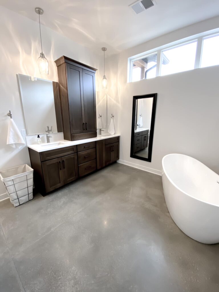 Barndominium Decorating Ideas - Wisconsin Bathroom