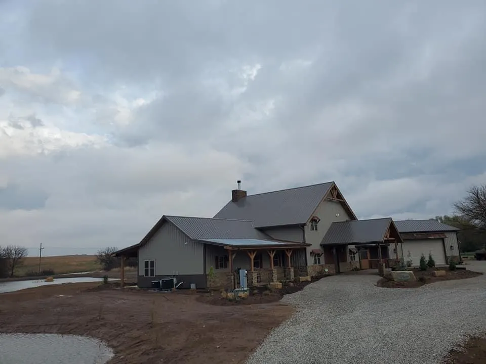 Rustic Interior Kansas Shouse Exterior view