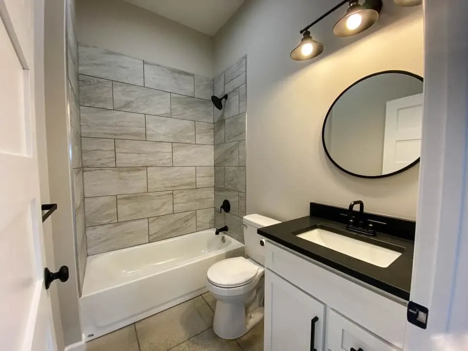 Kansas Barndominium - Bathroom 2