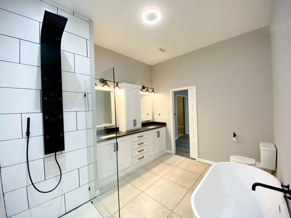Kansas Barndominium - Bathroom