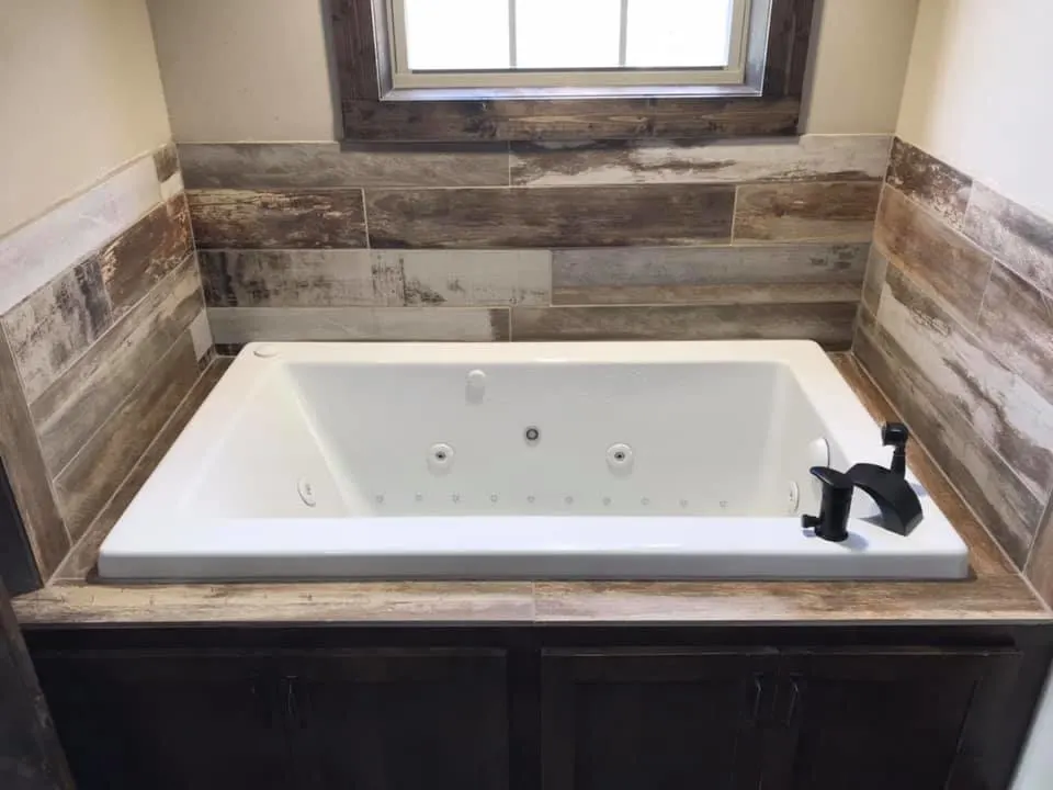 Arkansas Barndominium - Bath