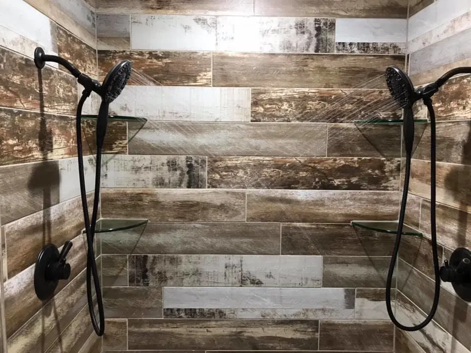 Arkansas Barndominium - Shower