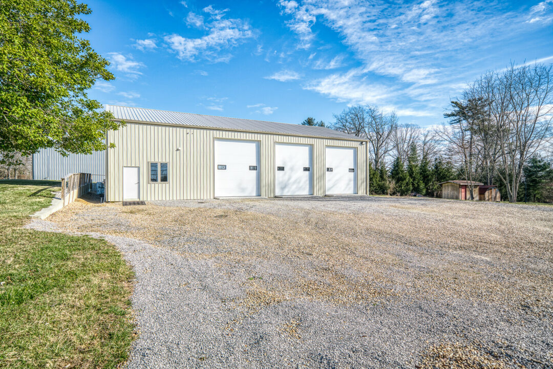 Isham Jones Realty Crossville Tennessee Modern Mansion Barndominium