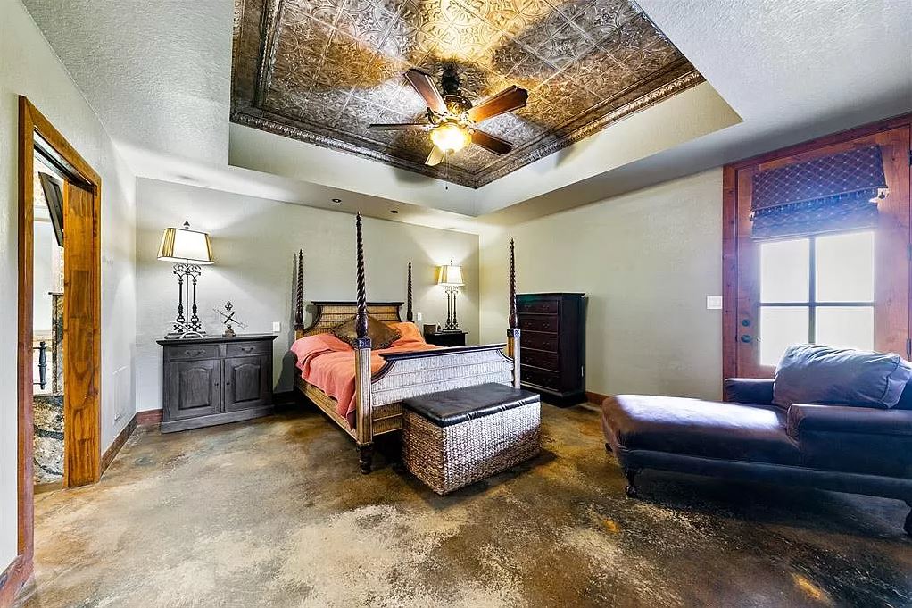 Texas Barndominium - Bedroom