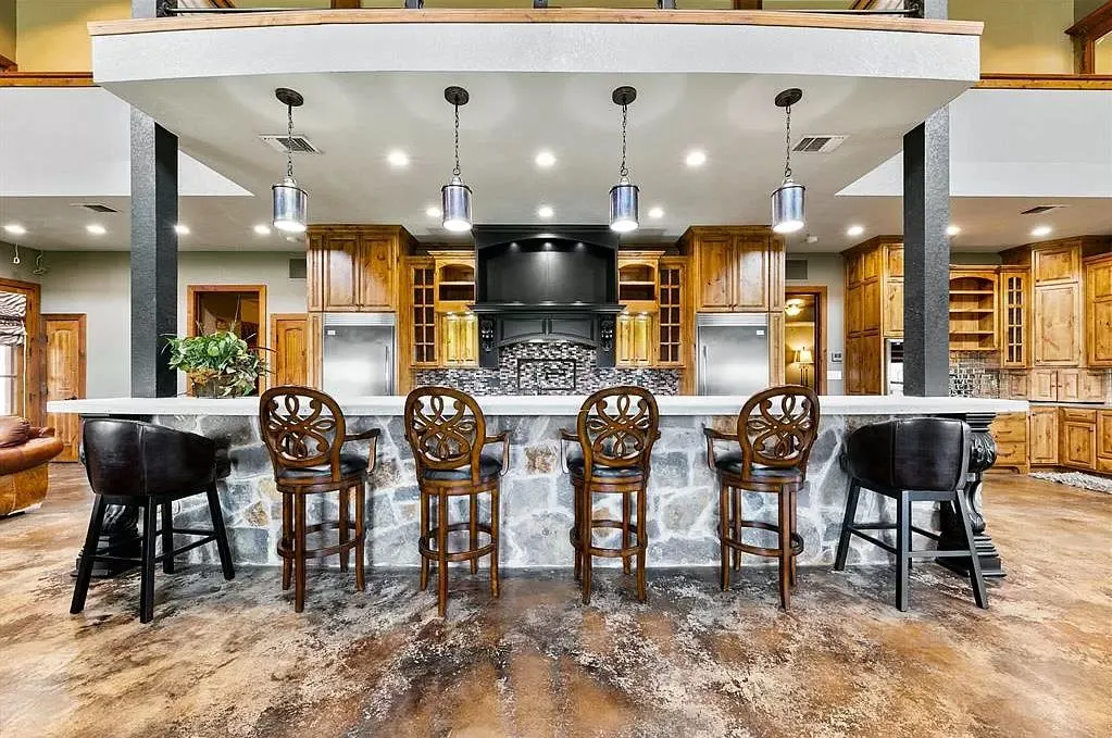 Texas Barndominium - Kitchen