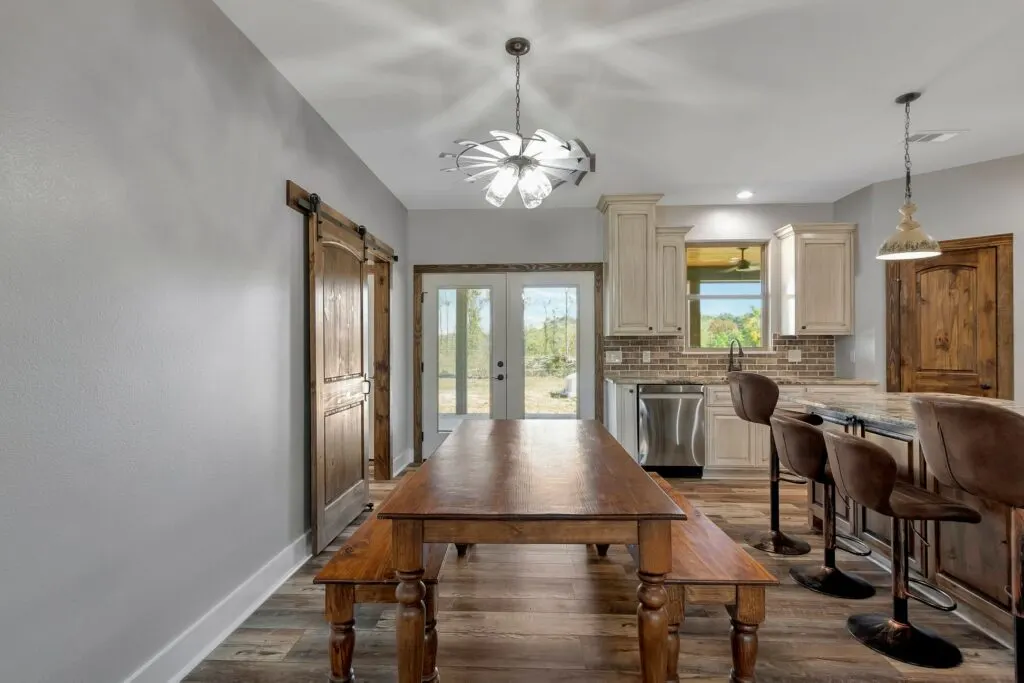 Texas Barndominium - Dining room