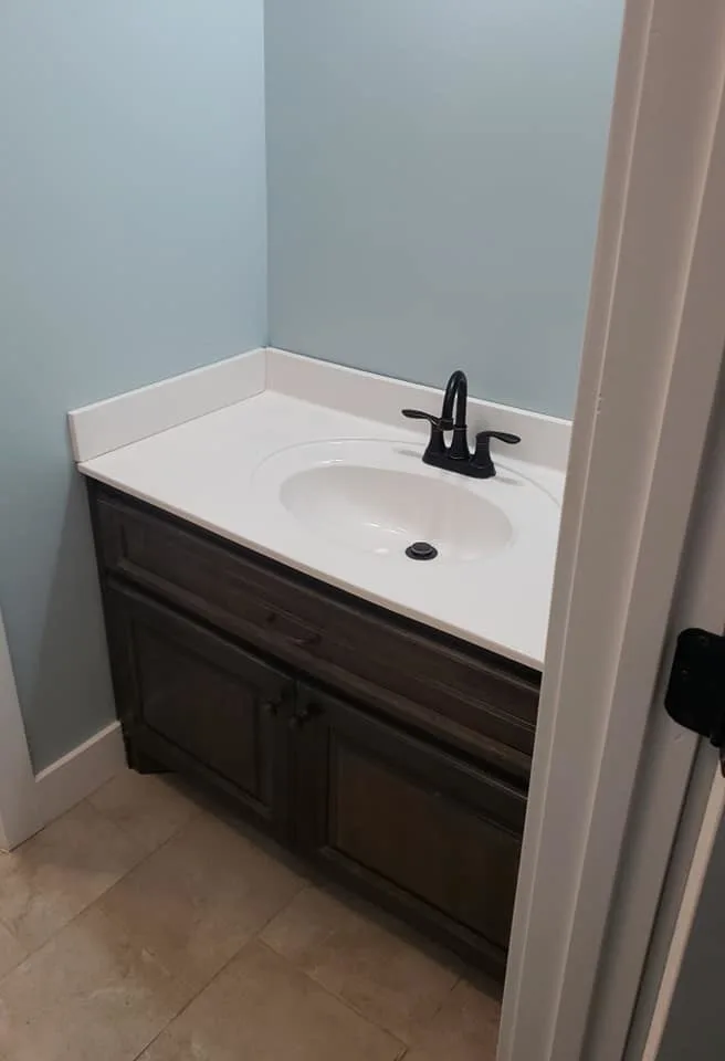 Carroll's Lawrenceburg, Tennessee Barndominium - Interior Guest Bathroom