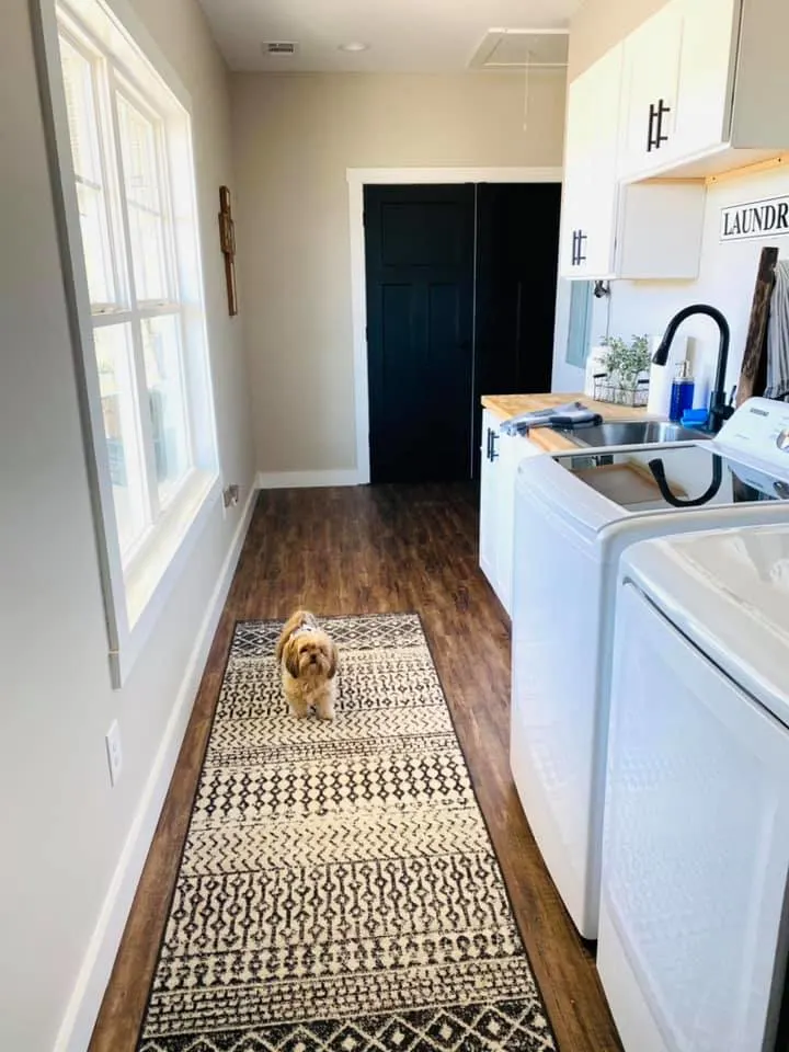 Comer Couple's Georgia Barndominium - Laundry Room