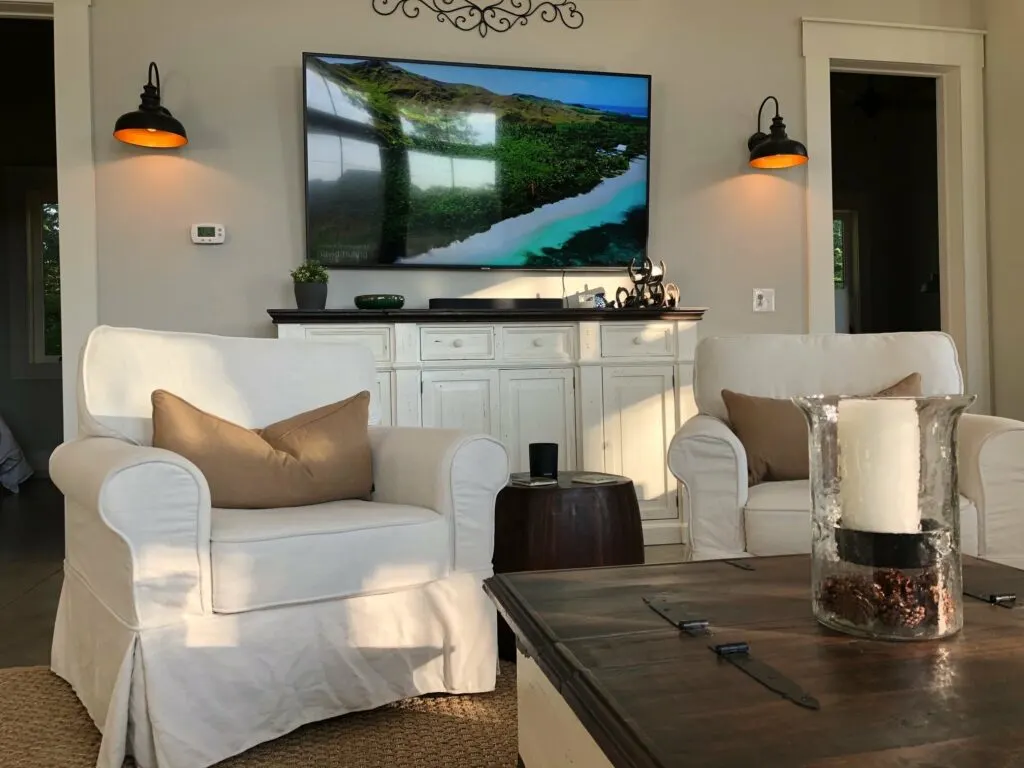 Dashiell's South Carolina Barndominium - Interior Living Room/TV 2