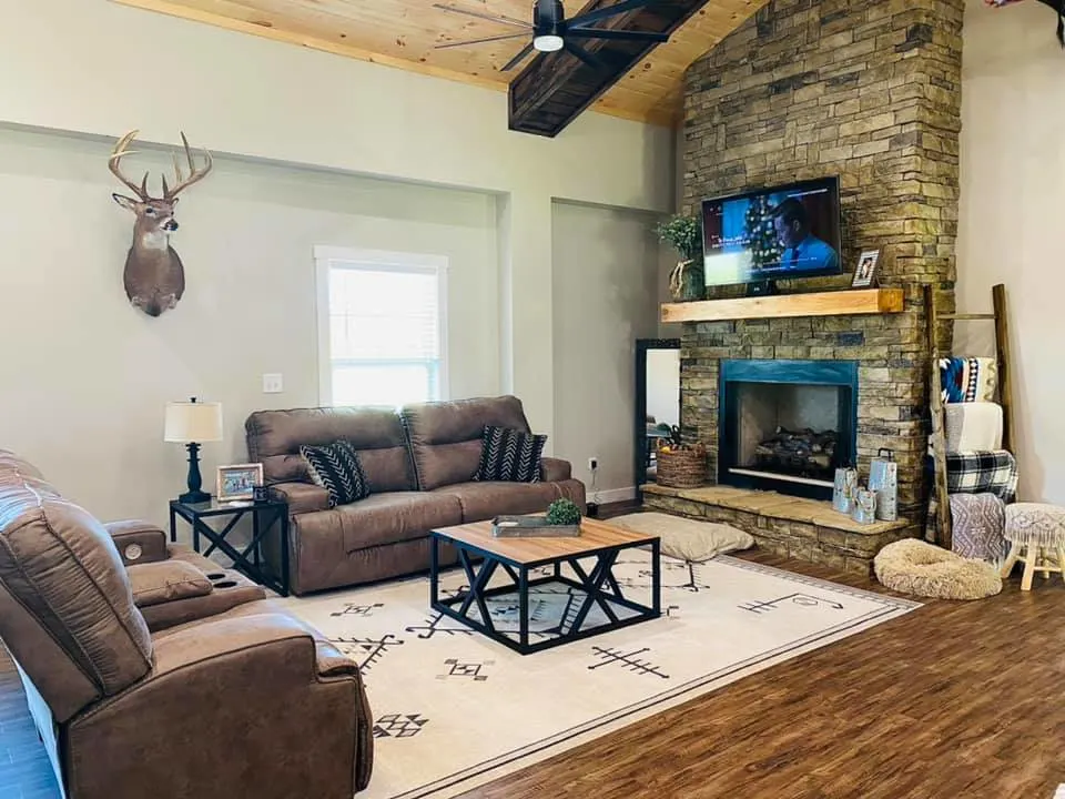 Comer Couple's Georgia Barndominium - Living Room