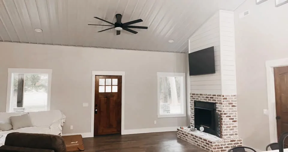 Barndominium Under 250K - Living Room