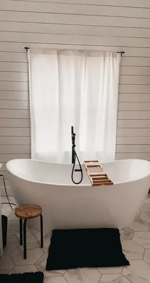 Barndominium Under 250K - Soaker Tub