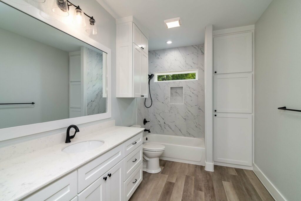 Texas Barndominium by HL Custom Homes - Bathroom 