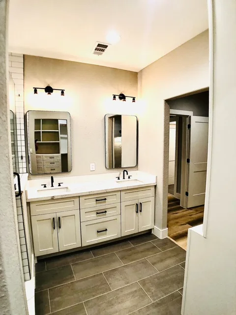 Chappell Hill, Texas Barndominium - Master Bathroom 2