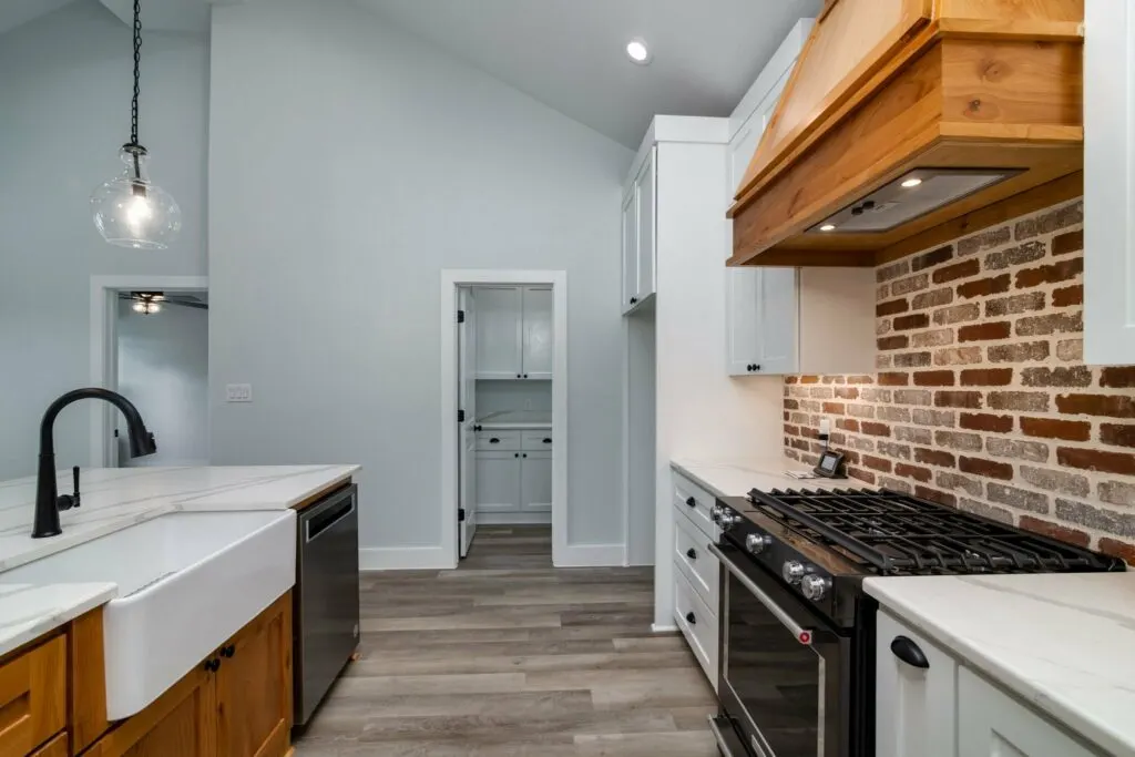 Texas Barndominium by HL Custom Homes - Kitchen Backsplash