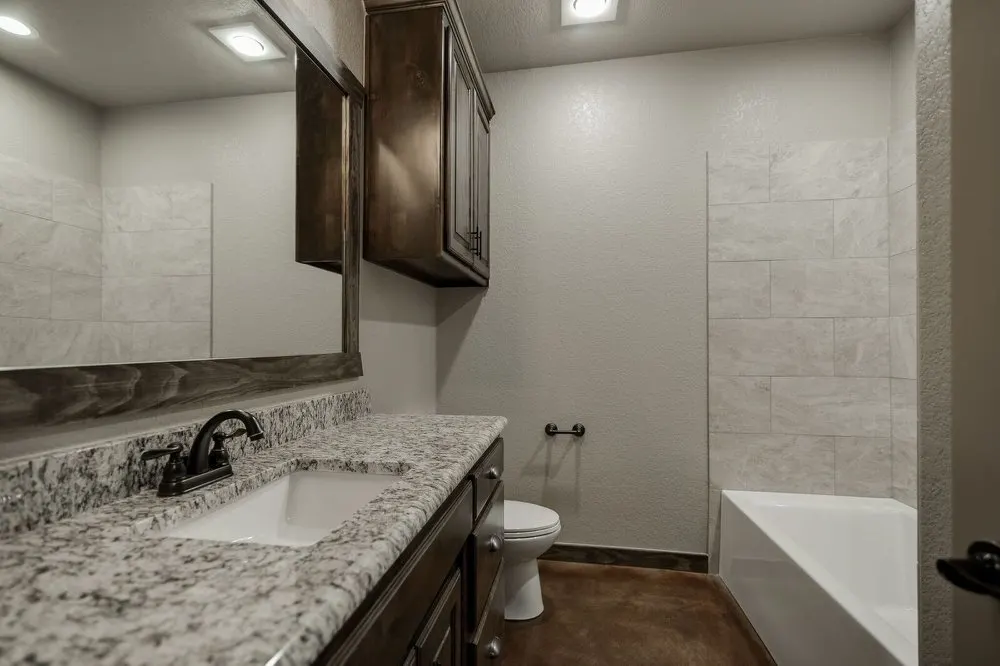 Paradise Texas Barndominium -Guest Bathroom