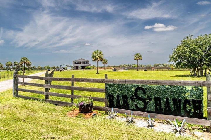 Florida Barndominium - Ranch Sign