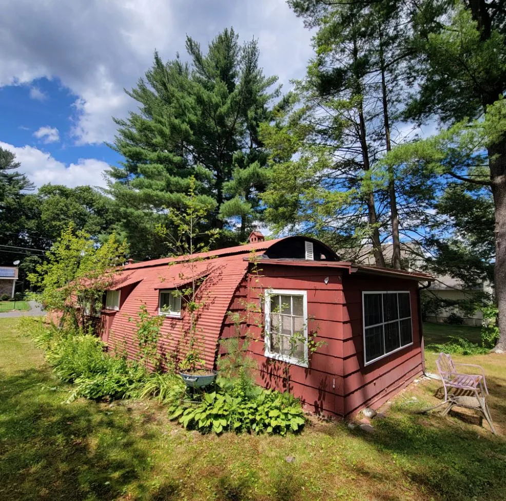 Quonset hut with insulation