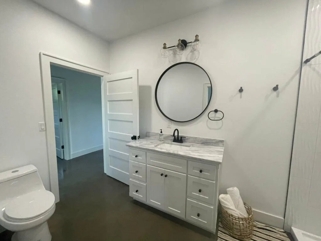 Arkansas Barndominium -Guest Bathroom