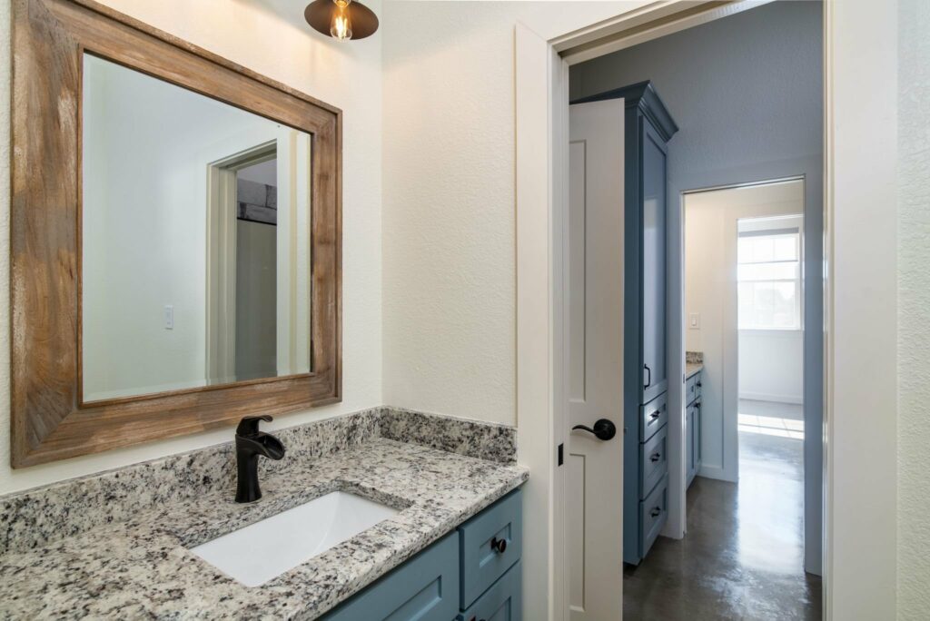 Godley Texas Barndominium - Bathroom