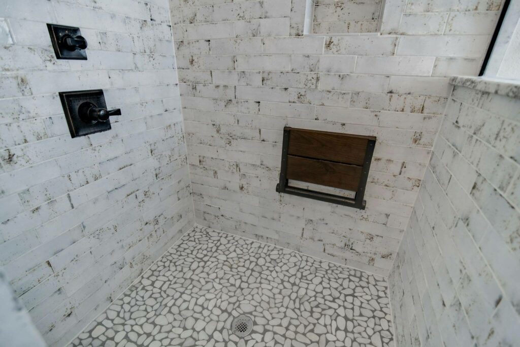 Newark Lake Barndominium - Main Bathroom Shower 2