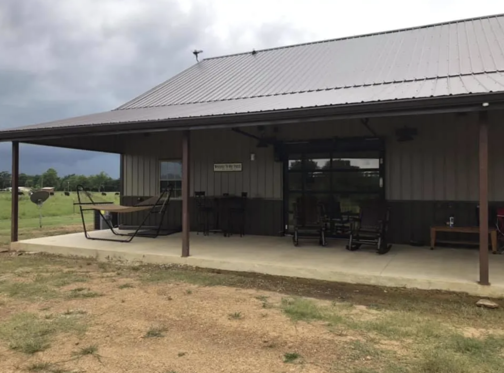 barndominium back porch ideas